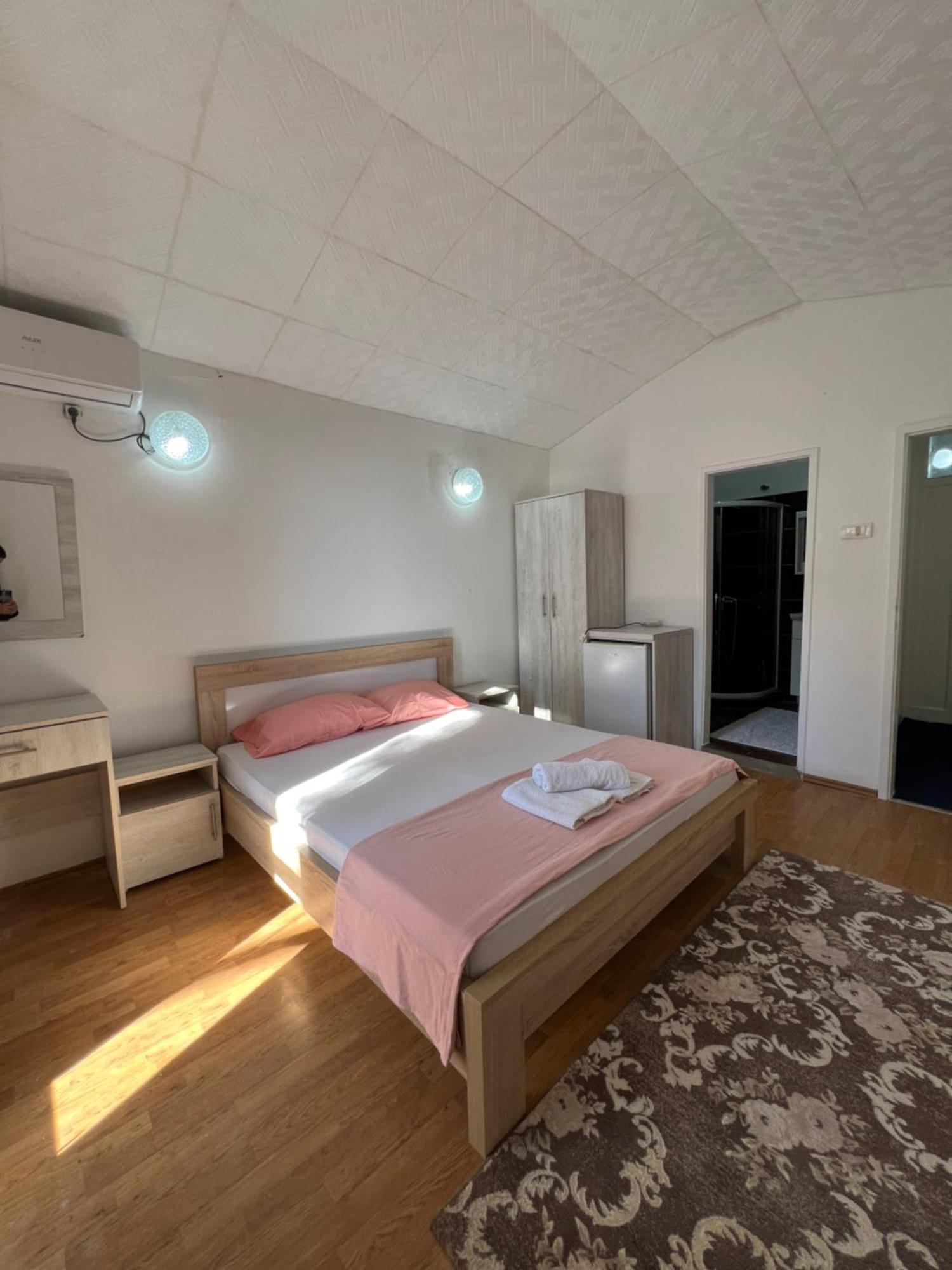 Apartments Nautilus Улцин Екстериор снимка